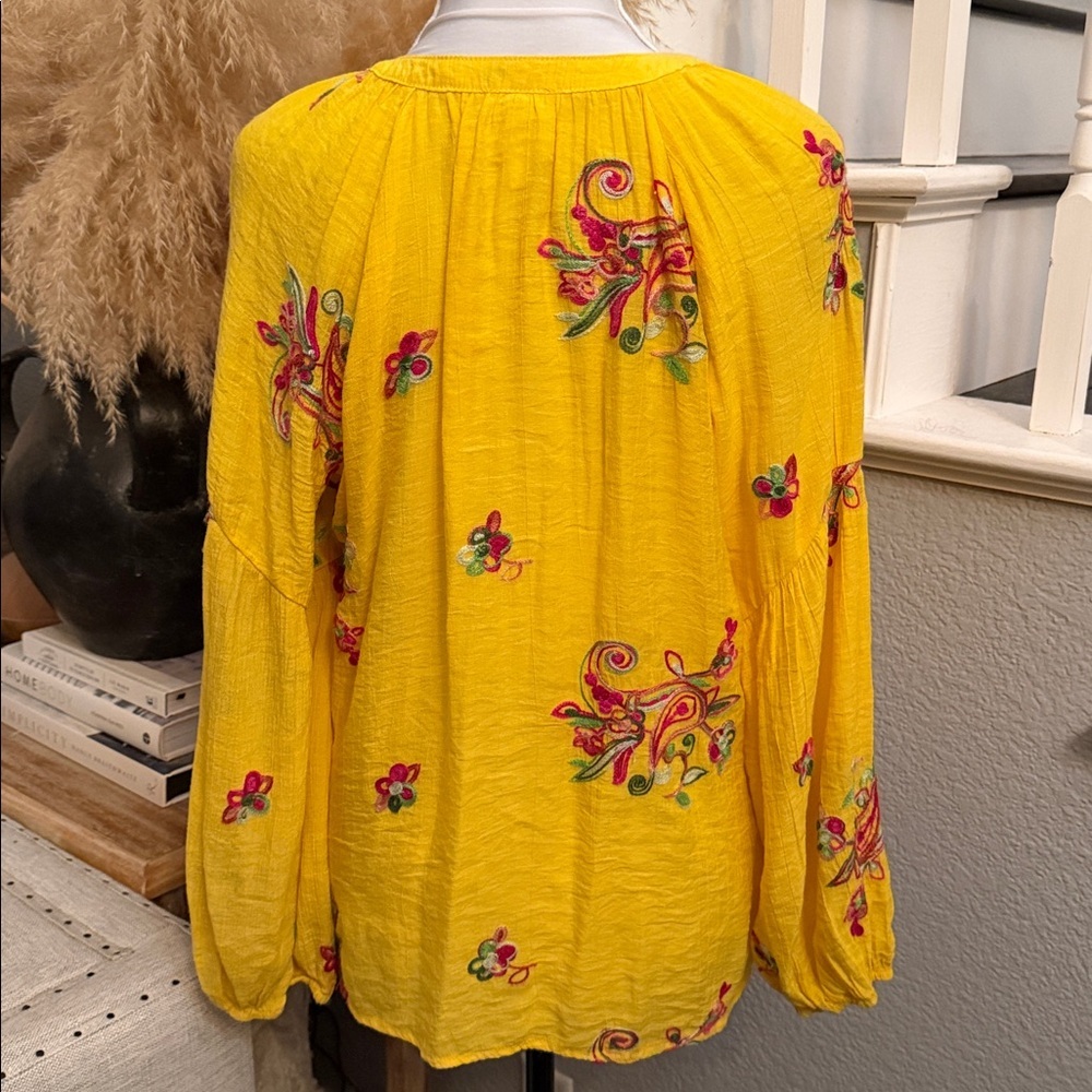 Anthropologie Fig & Flower Yellow Embroidered Floral Long Sleeve Top Size Medium - Picture 5 of 7